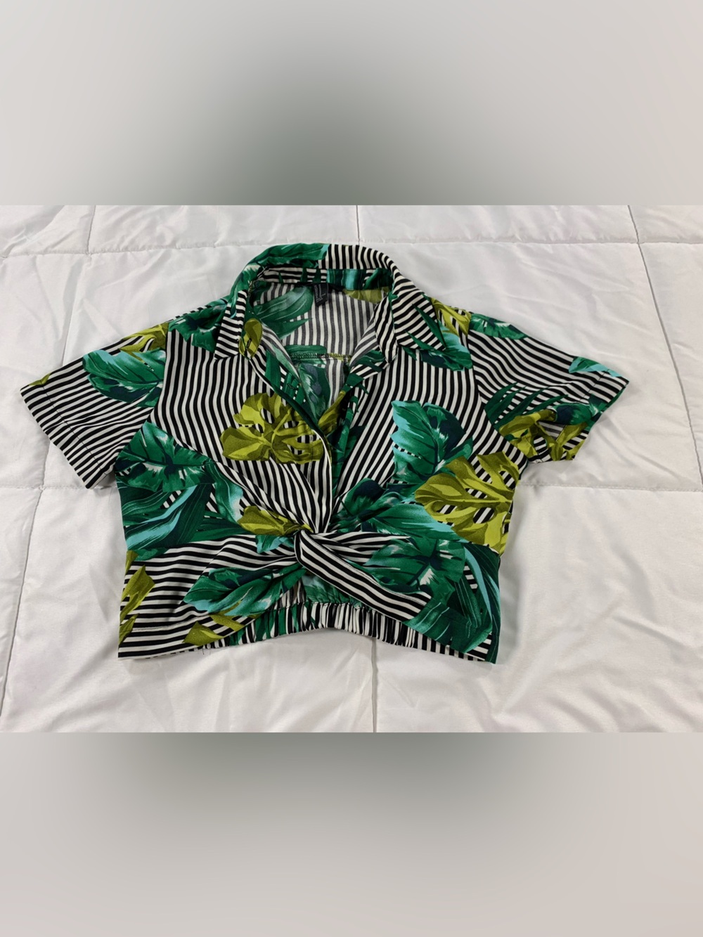Pre loved FOREVER 21 crop top womens size M